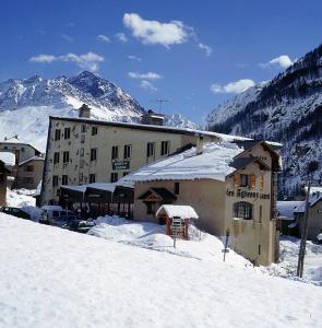 Hotels Les Agneaux : photos des chambres