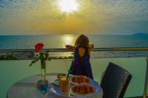 Hotel Monaco & Garden