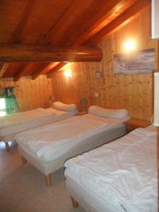 Chalets Chalet les Gentianes : photos des chambres