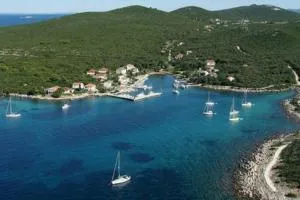 Apartments Pero - Molat