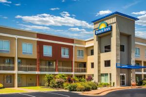 Deluxe King Room - Non-Smoking room in Days Inn by Wyndham Florence Near Civic Center