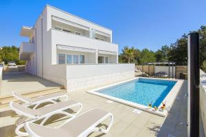 Apartments Villa V