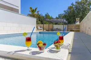 Apartments Villa V - Pedinka