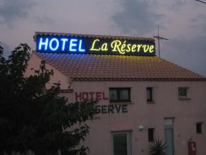 Motels Hotel La Reserve : photos des chambres