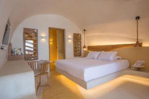 Junior Suite with Indoor Spa Bath and Caldera View