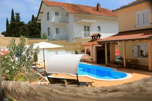 Apartment Darija with private pool