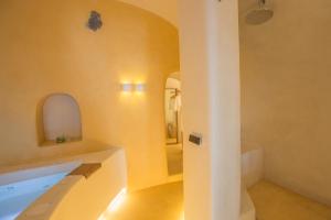 Junior Suite with Indoor Spa Bath and Caldera View