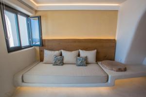 Junior Suite with Indoor Spa Bath and Caldera View