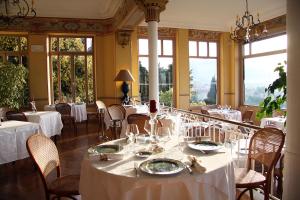 Hotels Hotel Les Roches Rouges : photos des chambres