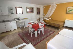 Apartment Honey and milk