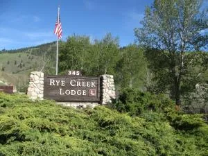 Rye Creek Lodge - Corral