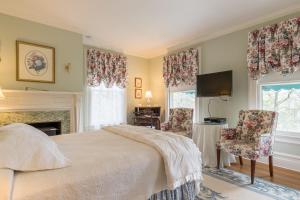 Premium Queen Room - Top Floor room in Stanton House Inn