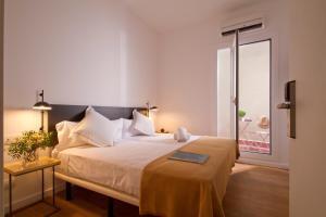 Twin Room with Terrace room in Som Nit Triomf