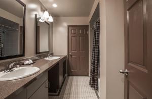 Deluxe Queen Room room in Magnolia Hotel Downtown Dallas