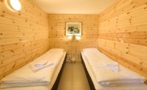 One-Bedroom Cottage with Shared Bathroom room in Kabelvåg Feriehus & Camping