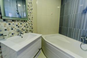 Twin Room with Balcony room in Hotel Alisa