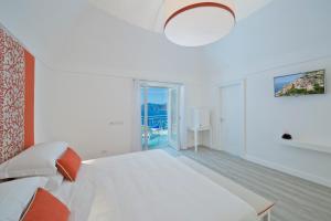 Double Room with Sea View room in Il Corallo