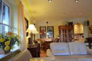 Eck-Reethaus-Sturmhaube