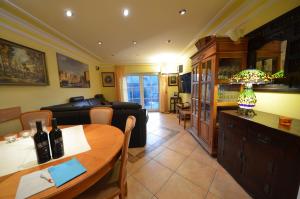 Grosses-Reethaus-17c-Duenenrose