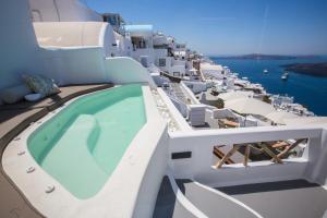 Chic Suite Outdoor Hot Tub with Caldera View