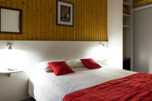 Hotels Fasthotel Thones : photos des chambres