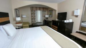 King Room with Sofa Bed - Non-Smoking room in Country Inn & Suites by Radisson Shelby NC