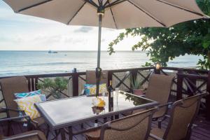 Darrel Cot Beachfront Cottage