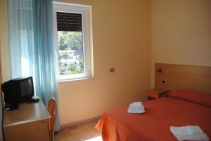 Double or Twin Room with Mountain View