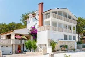 Apartments Šimić - Milna