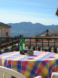 Casa Tia Maria, Acequias