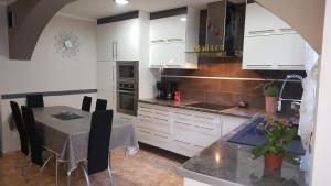 Appartements Appartement Carnus Rodez : photos des chambres