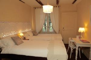 B&B / Chambres d'hotes Le Relais des Anges : Chambre Familiale - Vue sur Jardin