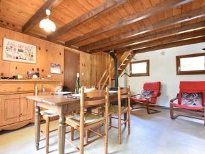 Chalets Snug Chalet in Turquestein Blancrupt with Fenced Garden : photos des chambres