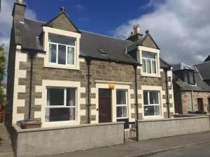 MacDonald City Center Apartment. - North Kessock