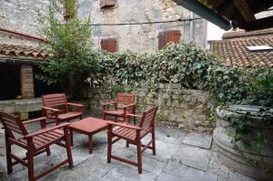 Apartment Il Cortile with garden and parking