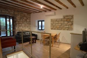 Apartment Il Cortile with garden and parking