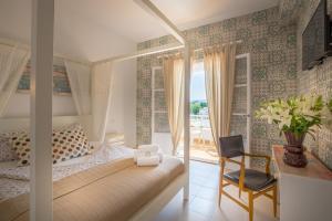 Family Room with Balcony room in Bella Colina I Vintage Hotel 1953