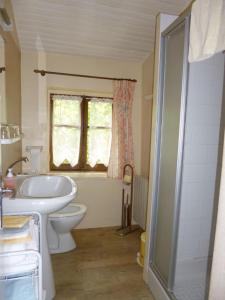 B&B / Chambres d'hotes Chez Sylvie et Thierry : Chambre Familiale avec Balcon
