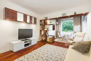 Carcavelos Beach Apartment - Lombos