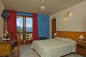 Hotels Boustigue Hotel : Chambre Double avec Balcon - Vue sur Montagnes