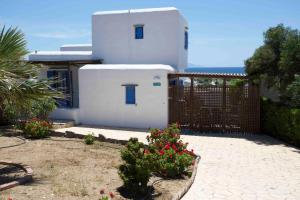 Villa Yviskos Traditional Home Paros Greece