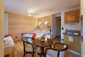 Hotels Loc'Hotel Alpen Sports : photos des chambres