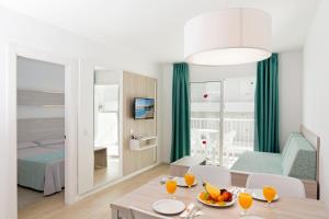 One-Bedroom Apartment room in HSM Apartamentos Calas Park