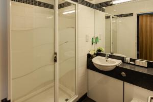 One-Bedroom Apartment room in Aspect Hotel Park West