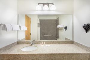 King Room - Non-Smoking room in Ramada by Wyndham St George