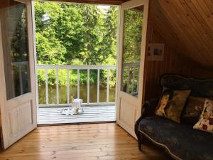 River Villa, 20 min by train to Old Town, big yard