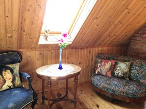 River Villa, 20 min by train to Old Town, big yard