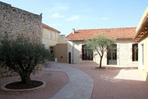 Hotels Logis Hotel Le Clos Des Oliviers : photos des chambres