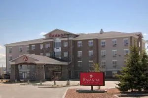 Ramada by Wyndham Drumheller Hotel & Suites - Драмгеллер