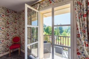 Villages vacances Chateau de Puy Robert LASCAUX - Sarlat : Chambre Quadruple avec Balcon 